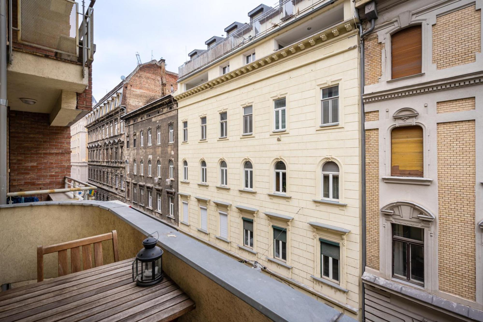 Paulay Deluxe 1 Apartment Budapest Luaran gambar
