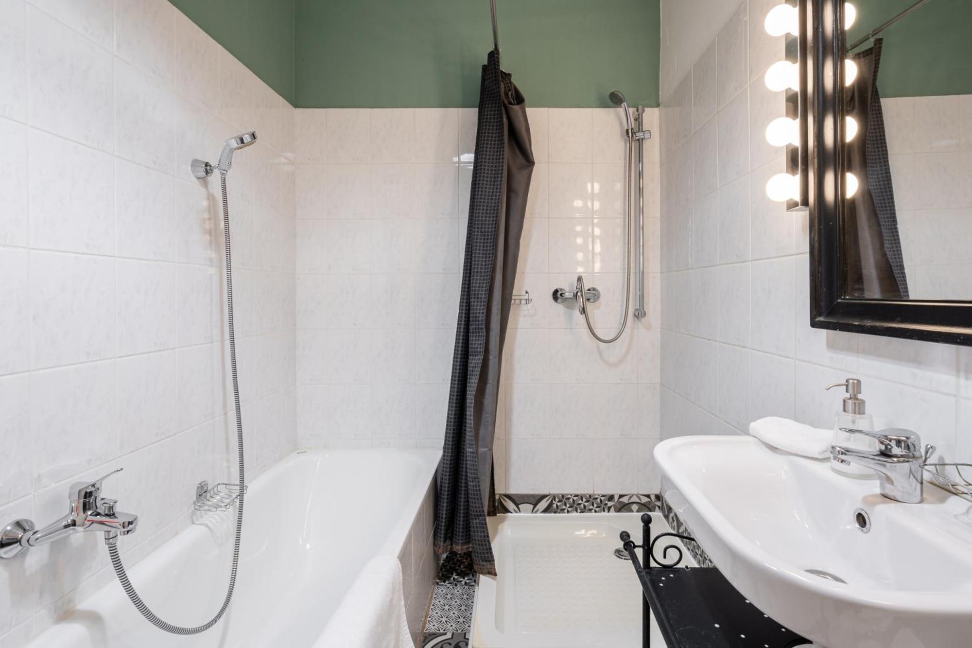 Paulay Deluxe 1 Apartment Budapest Luaran gambar
